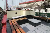 Pływający hotel na sprzedaż