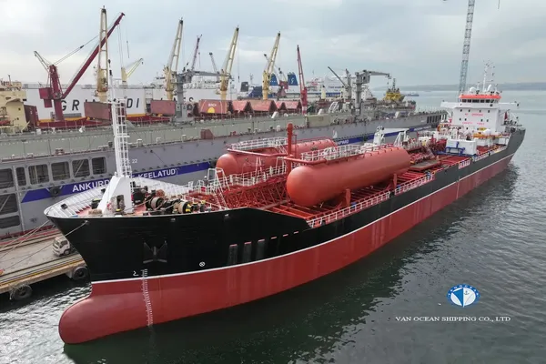 Oil/Chemical tanker for sale