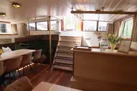 Pływający hotel na sprzedaż