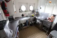 Pływający hotel na sprzedaż
