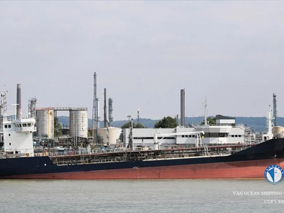 Tankowiec do przewozu ropy/chemikaliów na sprzedaż