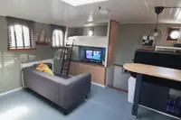 Pływający hotel na sprzedaż