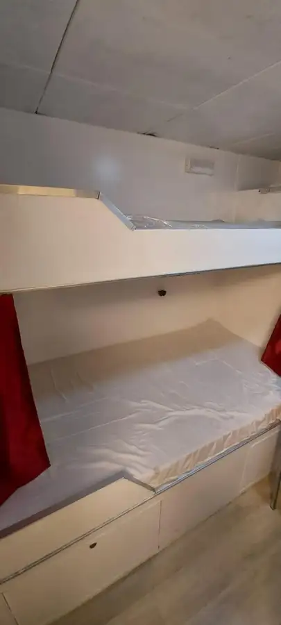 Statek załogowy na sprzedaż
