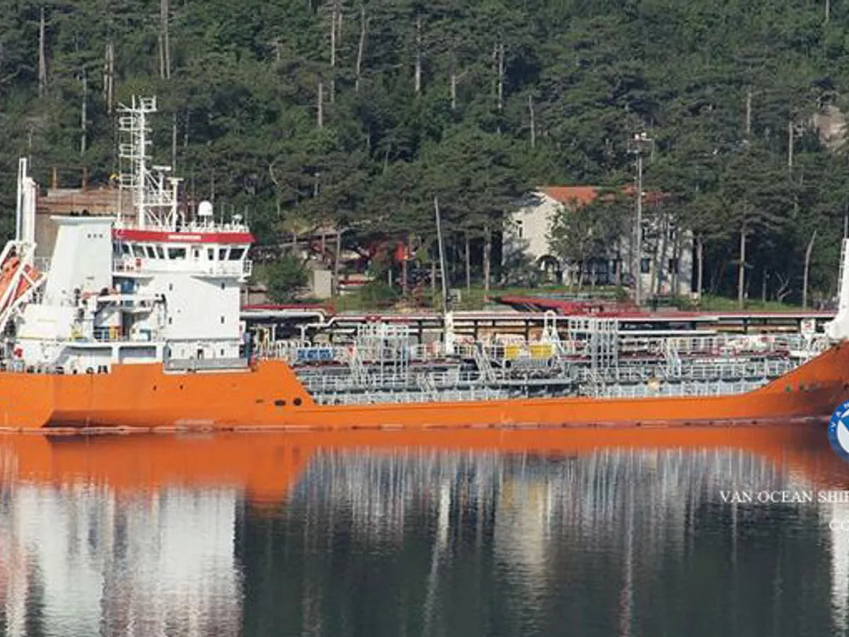 Tankowiec do przewozu ropy/chemikaliów na sprzedaż