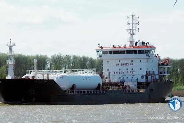 Oil/Chemical tanker for sale
