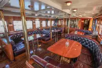 Statek-restauracja na sprzedaż