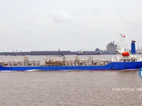 Tankowiec do przewozu ropy/chemikaliów na sprzedaż