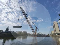 Statek z dźwigiem na sprzedaż