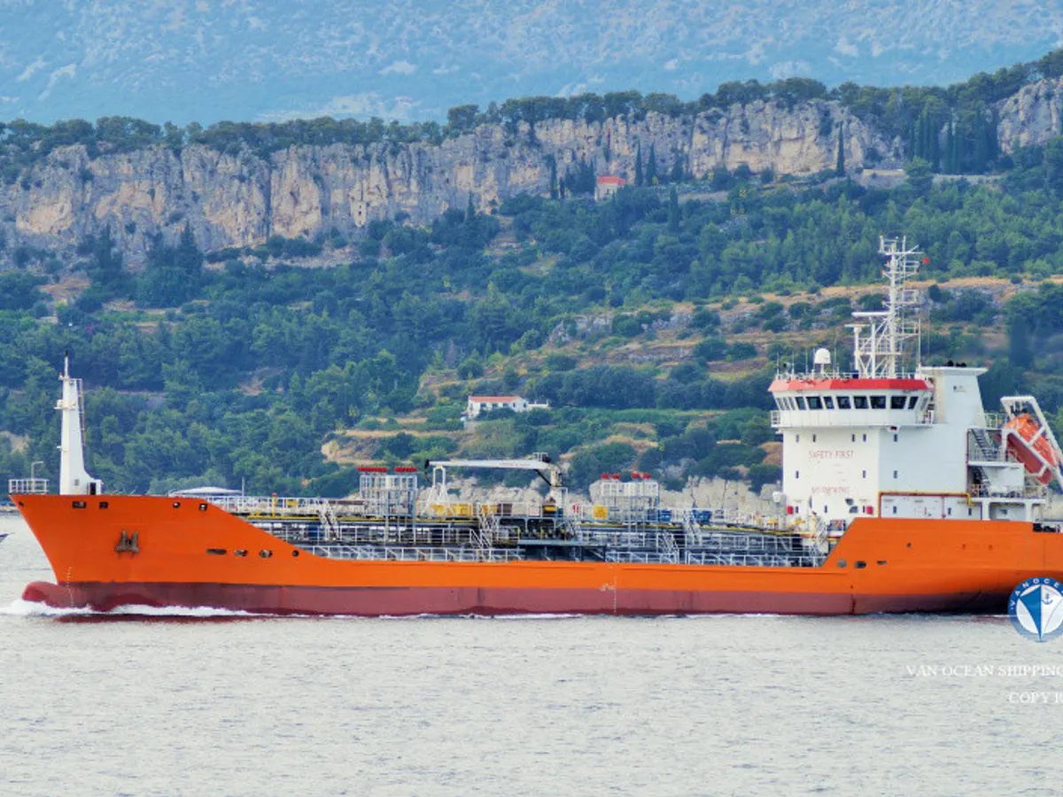 Tankowiec do przewozu ropy/chemikaliów na sprzedaż