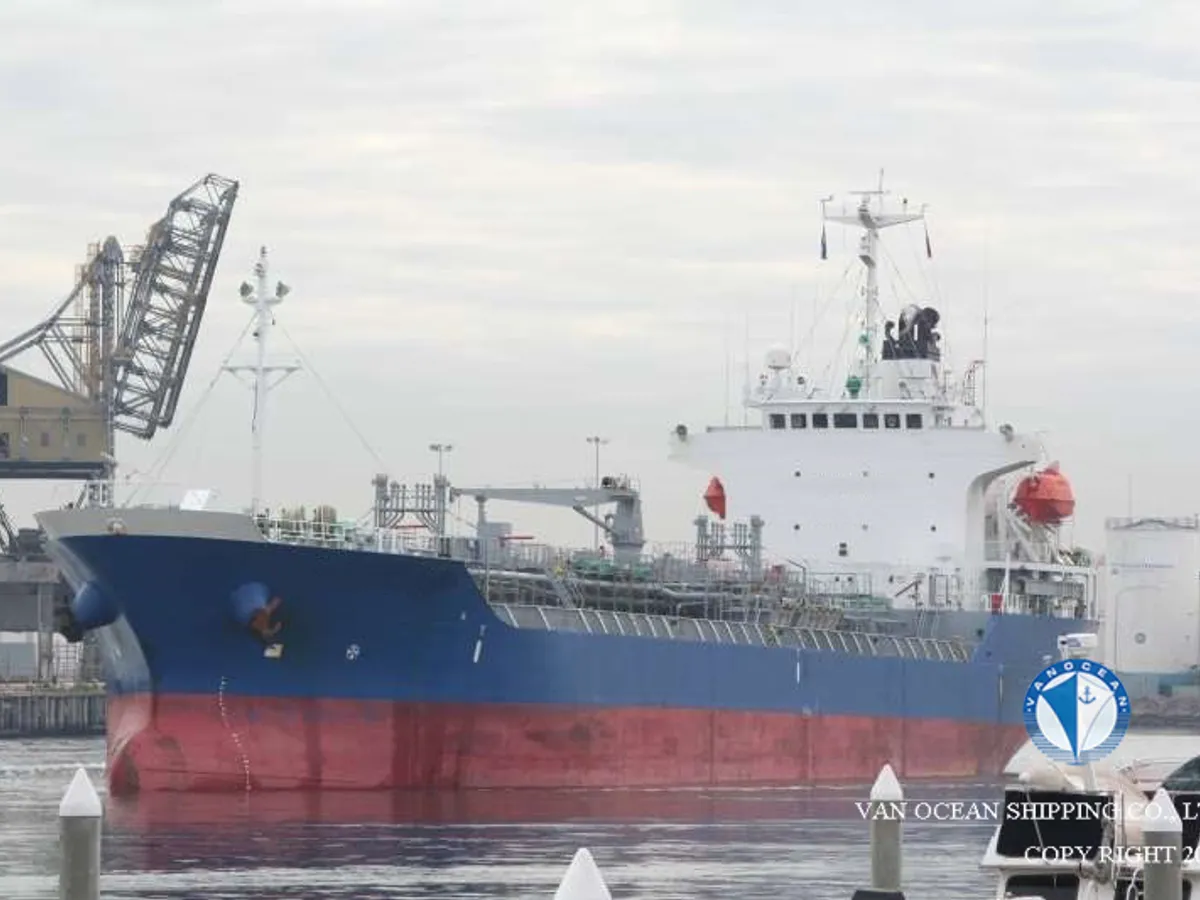 Tankowiec do przewozu ropy/chemikaliów na sprzedaż
