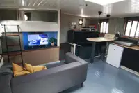 Pływający hotel na sprzedaż