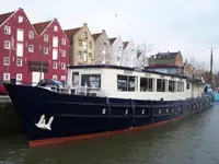 Pływający hotel na sprzedaż