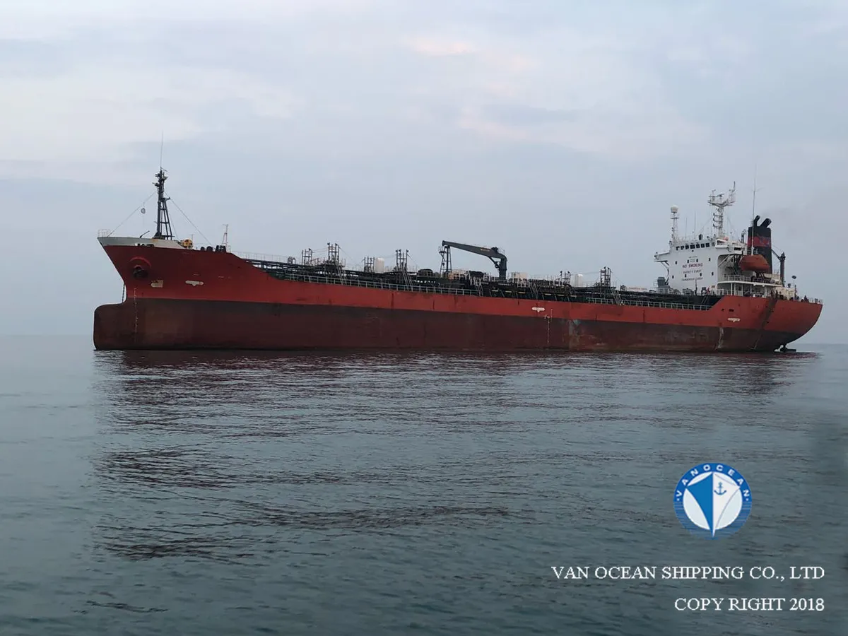 Tankowiec do przewozu ropy/chemikaliów na sprzedaż