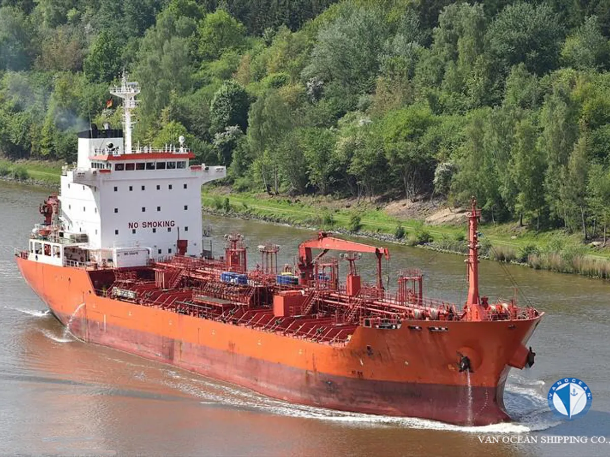 Tankowiec do przewozu ropy/chemikaliów na sprzedaż