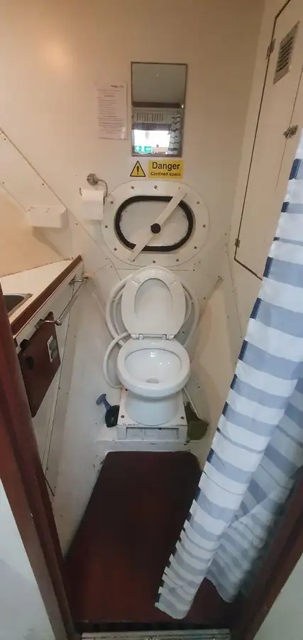 Statek kontenerowy na sprzedaż