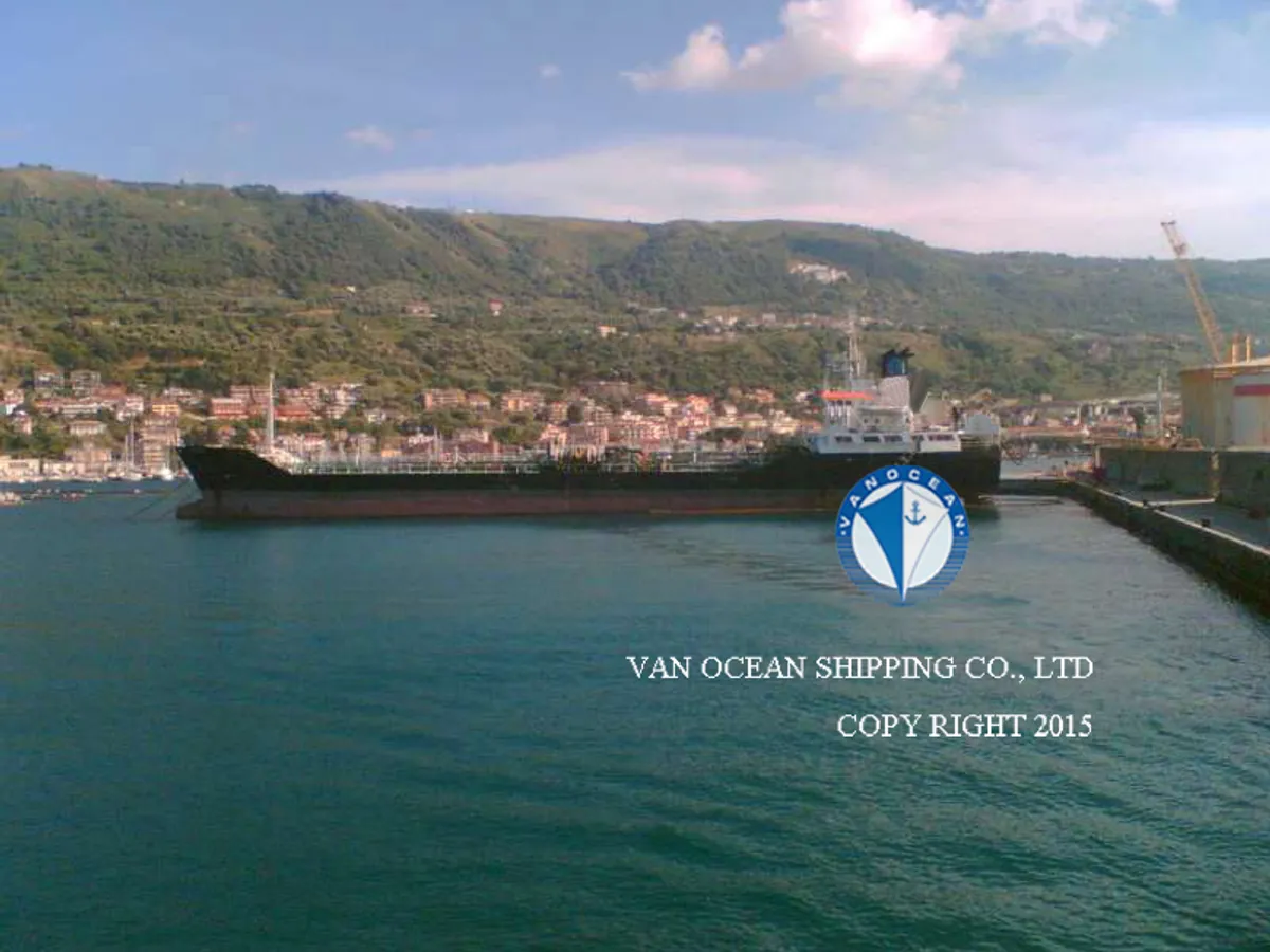 Tankowiec do przewozu ropy/chemikaliów na sprzedaż