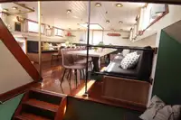 Pływający hotel na sprzedaż