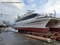 Katamaran na sprzedaż