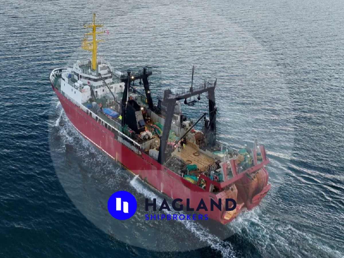 Duży trawler mrożący na sprzedaż