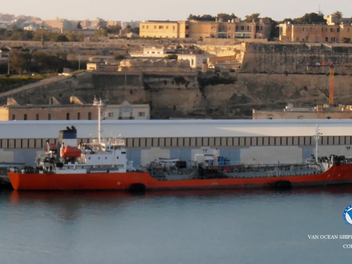 Tankowiec do przewozu ropy/chemikaliów na sprzedaż
