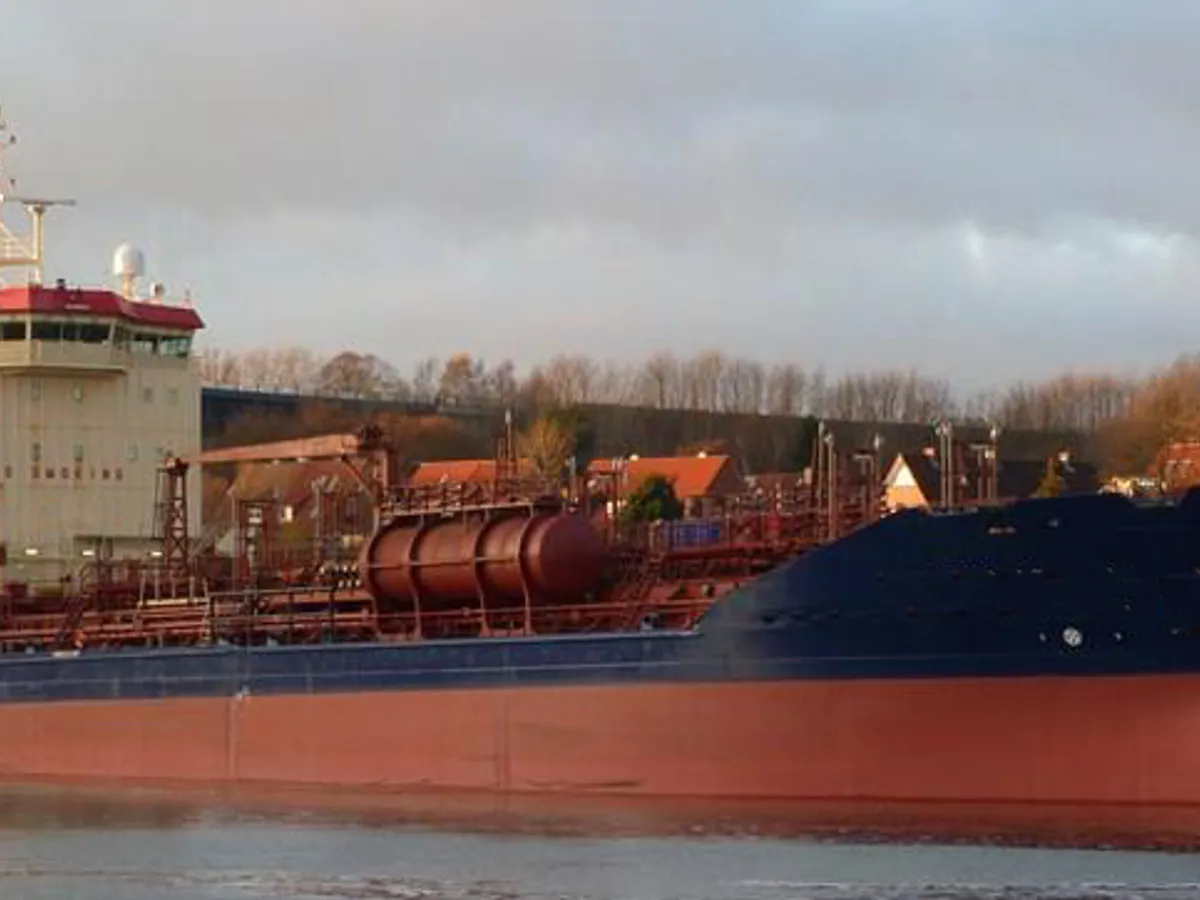 Tankowiec do przewozu ropy/chemikaliów na sprzedaż