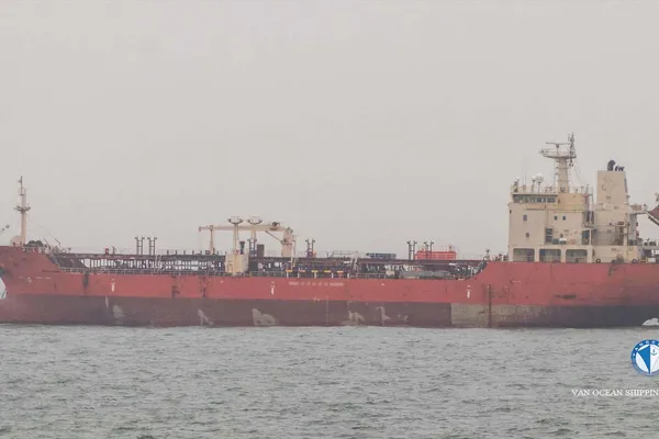 Oil/Chemical tanker for sale