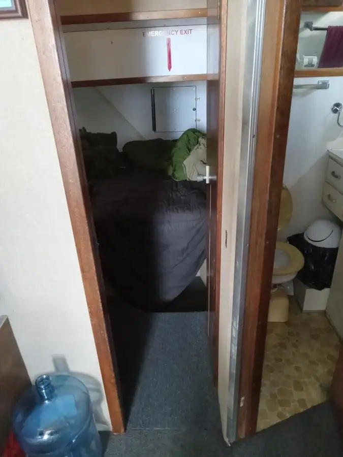 Statek załogowy na sprzedaż
