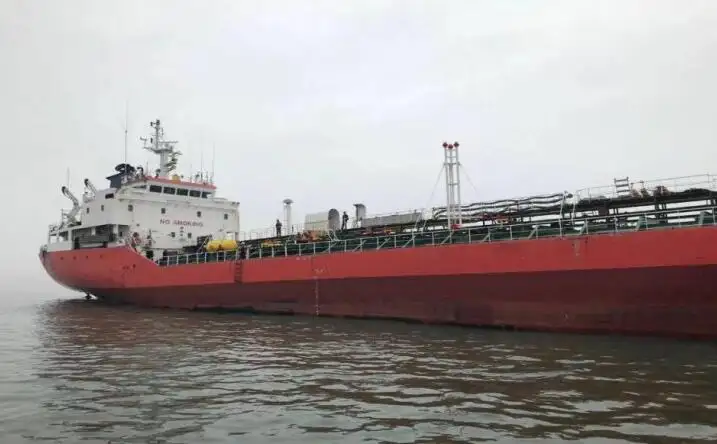Tankowiec do przewozu ropy/chemikaliów na sprzedaż