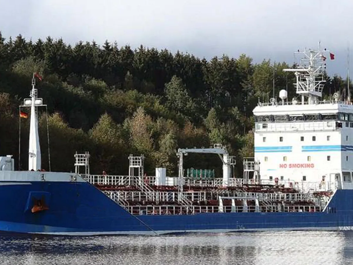 Tankowiec do przewozu ropy/chemikaliów na sprzedaż