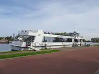 Statek wycieczkowy na sprzedaż
