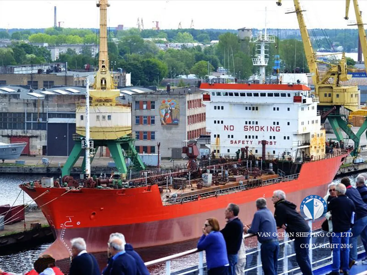 Tankowiec do przewozu ropy/chemikaliów na sprzedaż