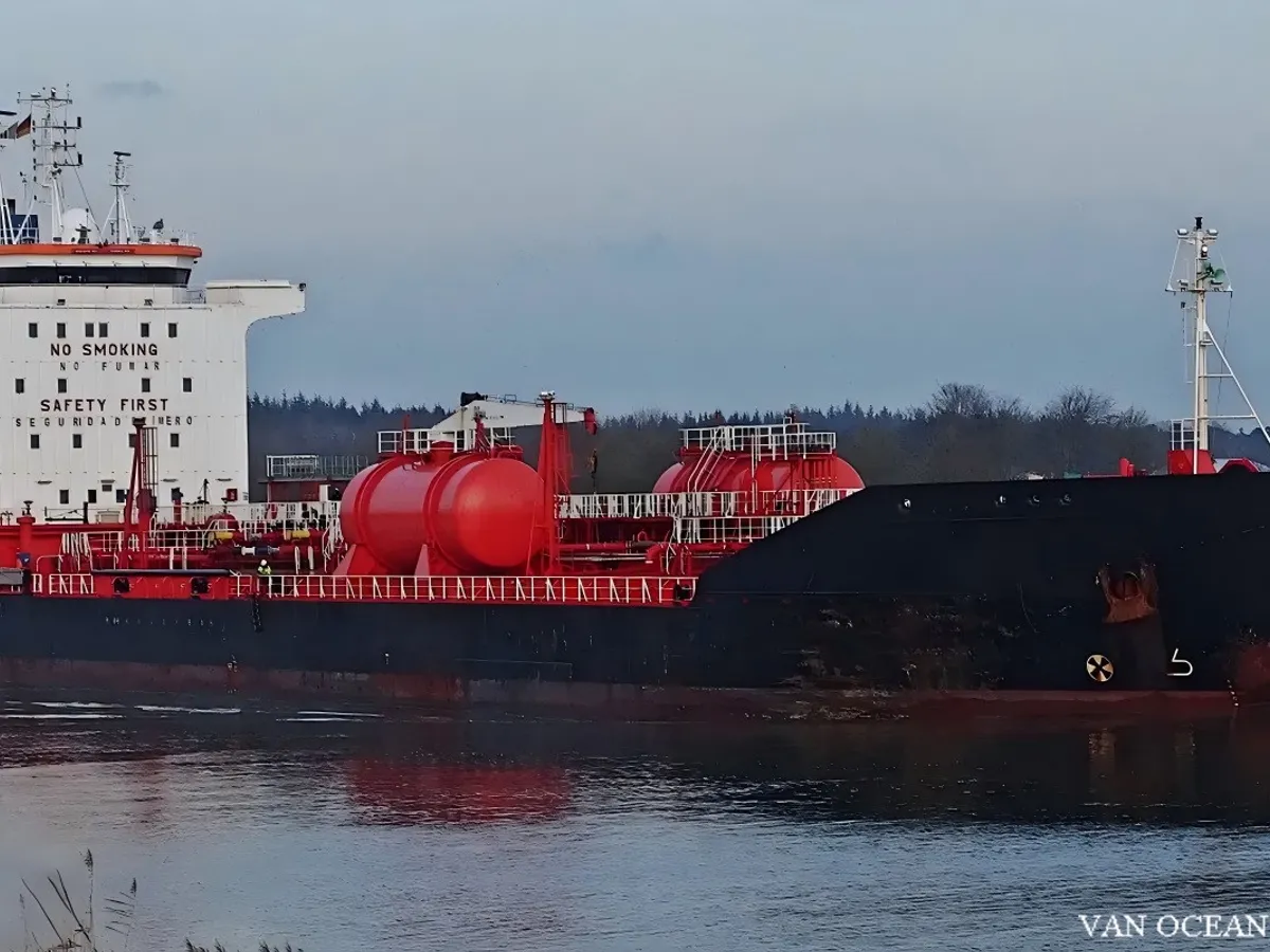 Tankowiec do przewozu ropy/chemikaliów na sprzedaż