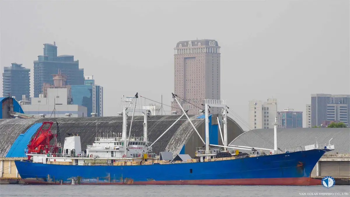 Statek chłodniczy na sprzedaż