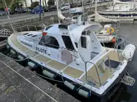 Łódź pilotująca na sprzedaż